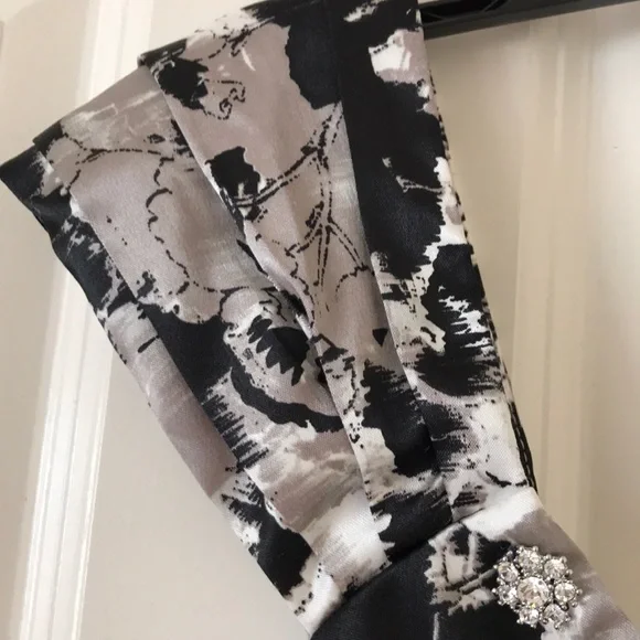 London Times Black and Pink Floral Prom Dress - Picture 3 of 3